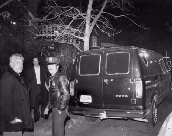 James Burke không đích thân tham gia vụ cướp mà đứng đằng sau chỉ đạo. Chỉ trong vòng 64 phút, nhóm của James Burke đã cuỗm được số tiền khoảng 17,8 triệu USD tiền mặt và đồ trang sức trị giá 3,1 triệu USD.