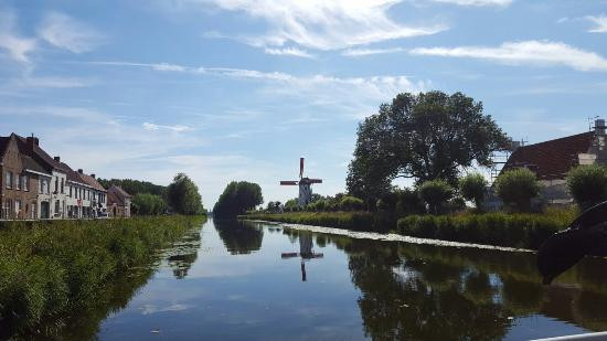 Lý do là vì Napoleon có thất bại lịch sử trước liên quân của Anh và các đồng minh hùng mạnh như Nga, Áo, Phổ, Thụy Điển, Hà Lan, Tây Ban Nha… trong trận Waterloo năm 1815.