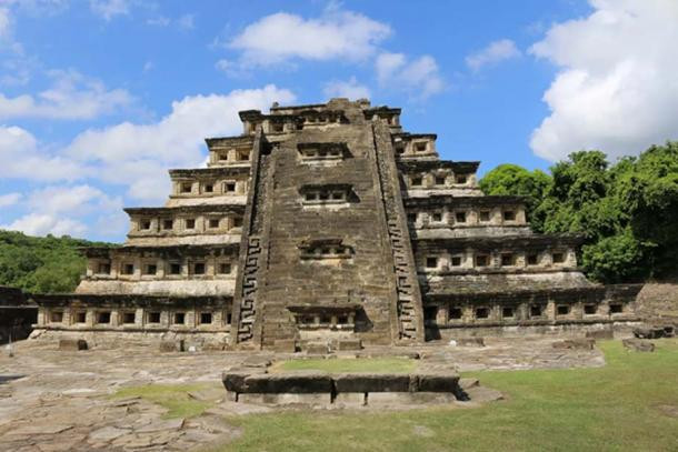 Mãi tới năm 1785, các nhà khảo cổ phát hiện dấu tích các công trình, kiến trúc cổ xưa ở thành phố El Tajin.