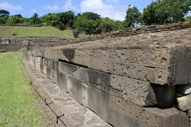 Những sinh vật bí ẩn này còn được gọi là Tajines. Chúng được người dân thời xưa cho là cư ngụ trong các kim tự tháp cổ.