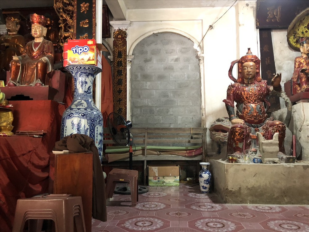 Năm 2015, trộm đã lấy đi 6 pho tượng cổ của ngôi chùa. Hiện trong chùa còn khoảng 30 pho tượng.