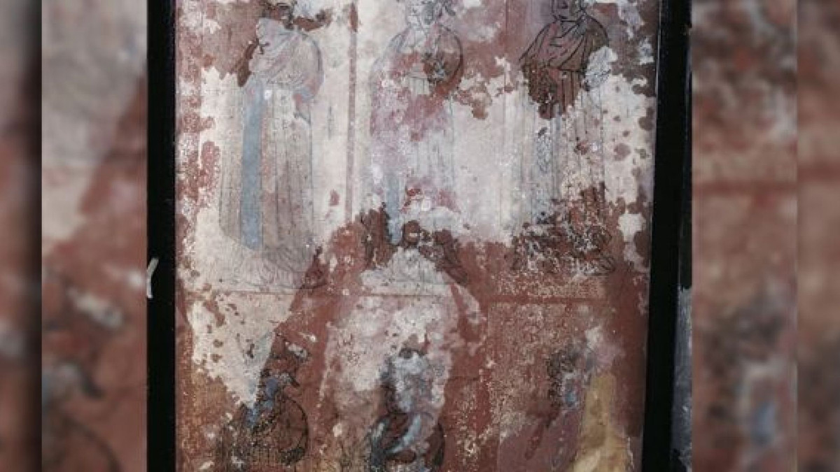 Kinh ngac hai cot “Dai phu nhan” 900 tuoi con nguyen toc, mong tay