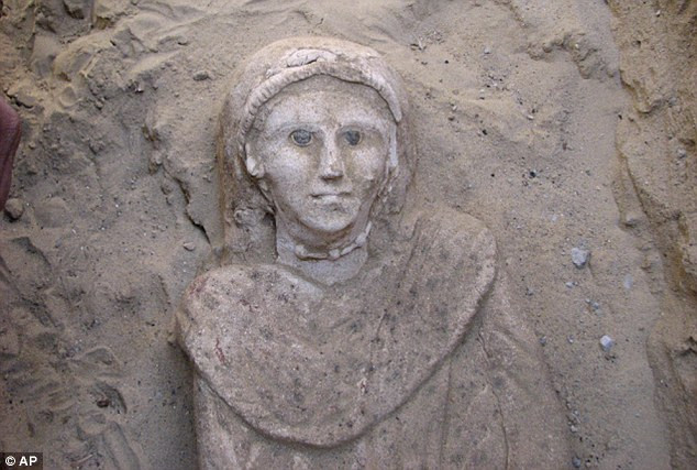 Sở dĩ các chuyên gia chú ý đến xác ướp này là vì người phụ nữ này được mai táng trong một quách bằng thạch cao có chiều dài 1m.