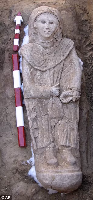 Vào năm 2010, các chuyên gia không khỏi bất ngờ khi tìm thấy xác ướp một phụ nữ có niên đại khoảng 2.300 năm tuổi ở ốc đảo Bahariya.