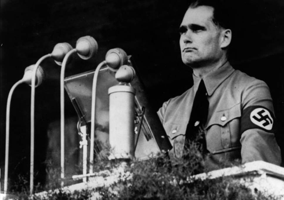 Rudolf Hess trở thành tù nhân duy nhất bị giam giữ ở nhà tù Spandau, Tây Berlin trong một thời gian dài cho đến khi hắn được phát hiện treo cổ tự sát vào tháng 8/1987.
