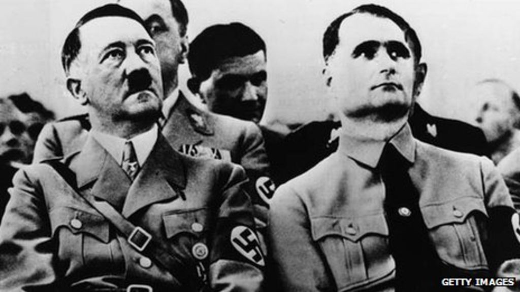 Trùm phát xít Rudolf Hess đã từng ngồi tù cùng với trùm phát xít Hitler và giúp ông chuẩn bị tác phẩm "Mein Kampf".