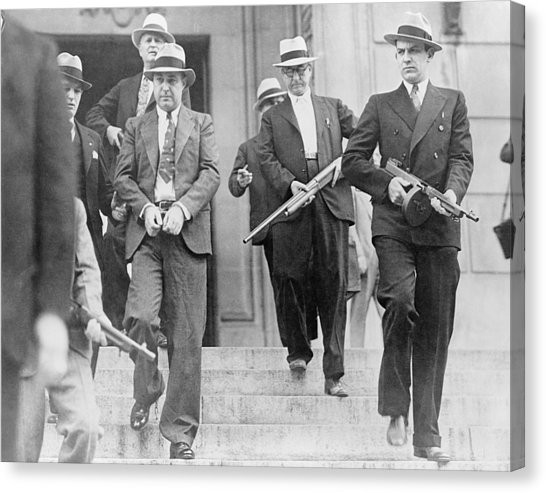 Một thời gian sau khi tiếp xúc với những tên xã hội đen, George bỏ vợ con và đem lòng yêu người phụ nữ nguy hiểm tên Kathryn Thorne.