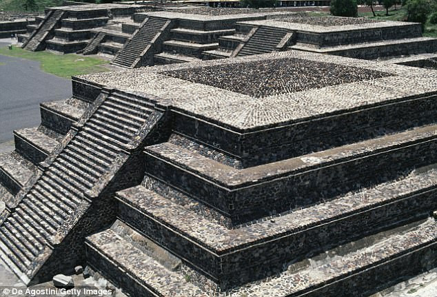 Tại đây, người dân Teotihuacan đã xây dựng hàng trăm đền đài, cung điện và ba kim tự tháp lớn gồm: Mặt trời, Mặt trăng và đền Rắn.