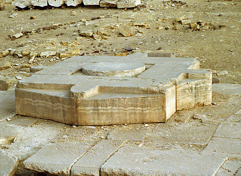 Các chuyên gia suy đoán nơi đây có thể "mở các giác quan" của con người để liên hệ với các vị thần linh sở hữu sức mạnh siêu nhiêu.