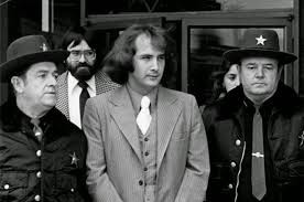 Luật sư của Milligan đã biện hộ cho thân chủ rằng anh ta phạm tội khi đang mất trí. Họ lập luận rằng, thân chủ của mình "không có mặt" khi các vụ phạm tội xảy ra. Milligan đã "ngủ" phần lớn thời gian. Các tội ác mà Milligan bị cáo buộc là do hai nhân cách Ragen và Adalana trong con người y gây ra.