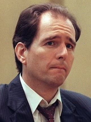 Tất cả nạn nhân đều bị sát hại theo cách thức tàn nhẫn là bị đâm nhiều nhát đến chết bằng con dao dài. Trước tính chất nghiêm trọng của vụ án, cảnh sát đã mở rộng cuộc điều tra và sàng lọc hàng nghìn đối tượng tình nghi để nhanh chóng bắt được hung thủ.