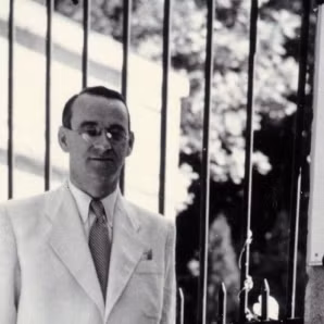 Phó tổng lãnh sự Thụy Sĩ ở Budapest cũng bí mật lập ra hơn 70 ngôi nhà an toàn để che giấu người Do Thái bị Đức quốc xã truy bắt gắt gao.