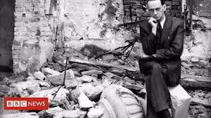 Nhà ngoại giao người Thụy Sĩ Carl Lutz được lịch sử ghi nhận là một trong những người hùng thầm lặng trong cuộc chiến chống phát xít Đức hồi Thế chiến 2.