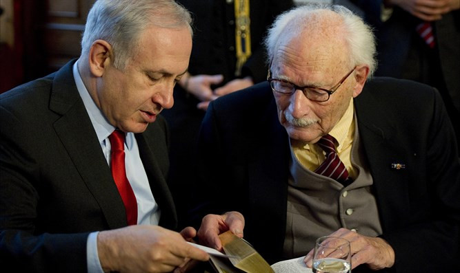 Ông Hulst đã hợp tác Giám đốc trung tâm Hollandsche Schouwburg là Walter Suskind để đưa số trẻ em đến nơi an toàn. Một số trẻ em Do Thái được lực lượng quân kháng chiến giúp che giấu.