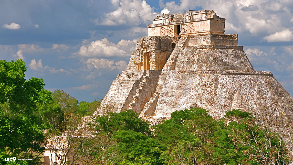 Về sau, người dân ở Uxmal tôn sùng và thờ phụng vị thần Itzamna - người sở hữu sức mạnh siêu nhiên và phép thuật siêu phàm.