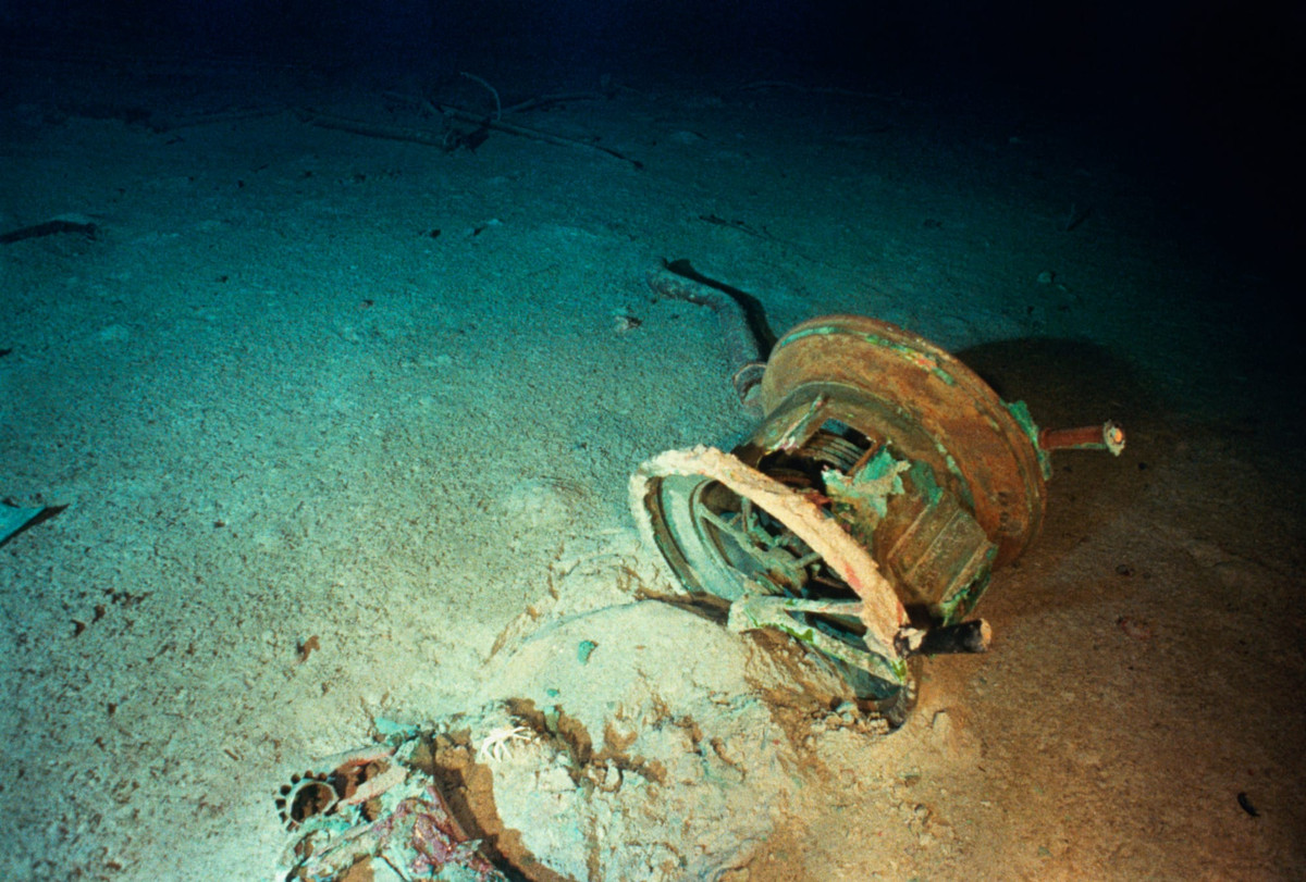 Một động cơ của tàu Titanic chìm dưới đáy biển.