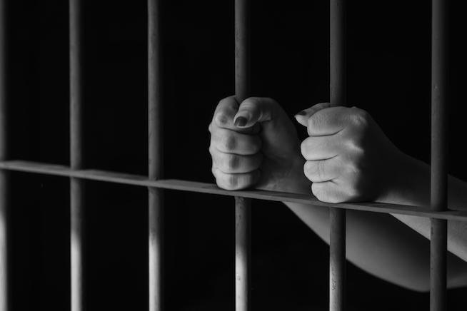 Luật pháp La Mã cổ đại quy định hình phạt cho tội giết cha là tử hình.