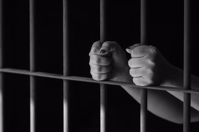 Luật pháp La Mã cổ đại quy định hình phạt cho tội giết cha là tử hình.