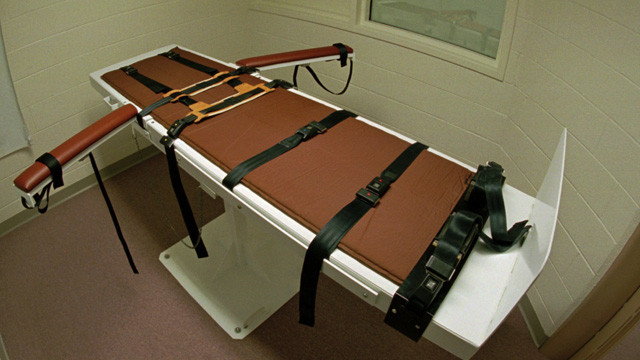 Vào năm 1944, một người Mỹ gốc Phi 14 tuổi bị tử hình sau khi kết thúc phiên tòa xét xử dài 2 tiếng đồng hồ. Phiên tòa này gây xôn xao dư luận bởi có ít bằng chứng chứng minh người này có tội.