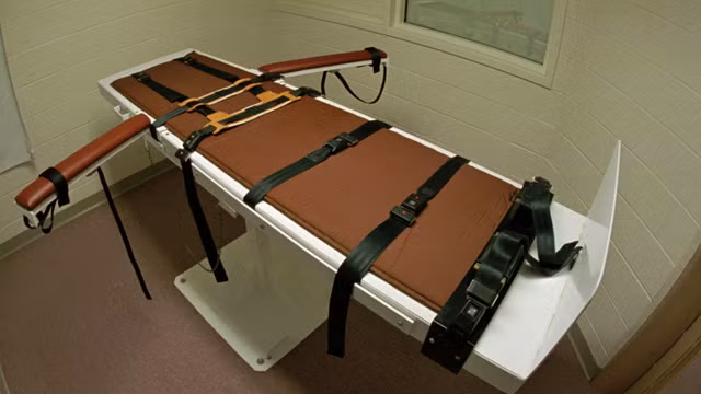 Vào năm 1944, một người Mỹ gốc Phi 14 tuổi bị tử hình sau khi kết thúc phiên tòa xét xử dài 2 tiếng đồng hồ. Phiên tòa này gây xôn xao dư luận bởi có ít bằng chứng chứng minh người này có tội.