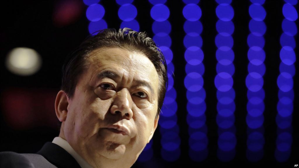 Vào tháng 4/2018, Bộ Công an Trung Quốc thông báo ông Mạnh Hoành Vĩ không còn nằm trong Đảng ủy Bộ Công an.