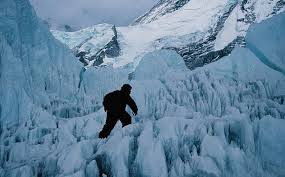 Trong số những nơi người tuyết Yeti được báo cáo, núi Everest là nơi có nhiều người bắt gặp sinh vật bí ẩn này hơn cả.