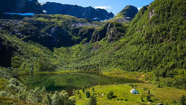 Khung cảnh thiên nhiên đẹp tuyệt vời, nhưng liệu người sống ở đây có cảm giác cô đơn không.