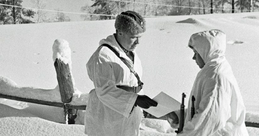 Trong một cuộc chiến diễn ra vào tháng 3/1940, Simo Hayha bị bắn 1 phát đạn vào hàm. Vết thương nghiêm trọng này đã khiến lính bắn tỉa huyền thoại của Phần Lan bị mất nửa khuôn mặt.