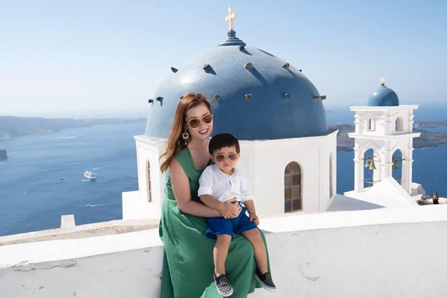 Thủy Tiên thường đưa con trai đi du lịch nhiều địa điểm nổi tiếng trên thế giới.