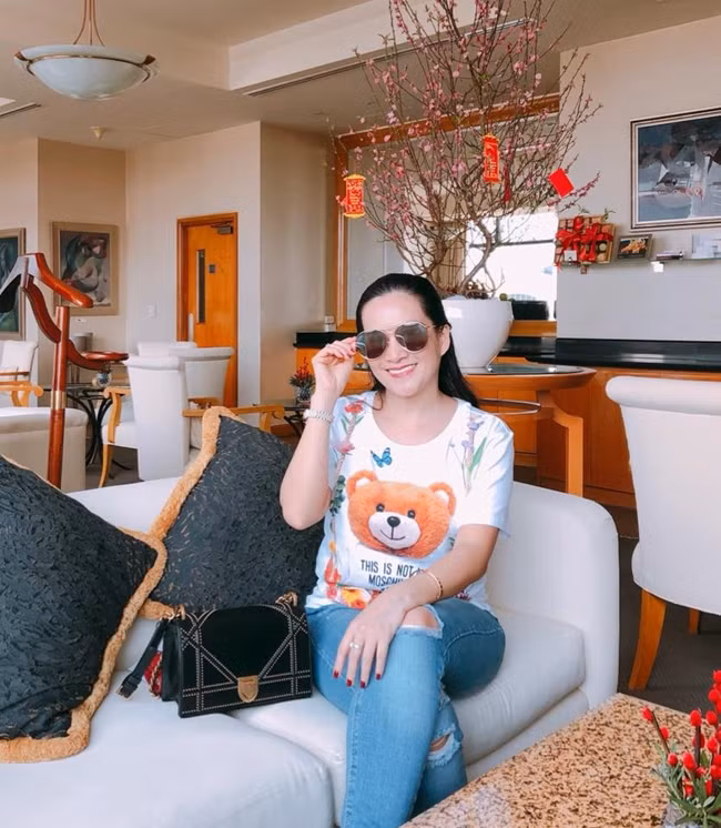 Sau thời gian lấy chồng, sinh con, vợ Bình Minh vẫn tiếp tục với những công việc của mình, ngoài ra cô còn tham gia kinh doanh, tổ chức các dự án nghệ thuật. Ảnh: Một góc căn hộ sang trọng, đầy đủ tiện nghi của vợ chồng Bình Minh.