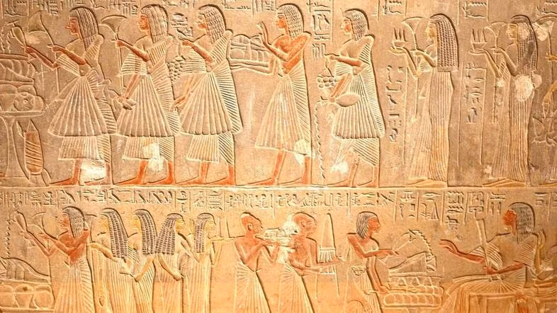 Một trường hợp đáng chú ý là vào năm 2001, tiến sĩ Zahi Hawass và nhóm khảo cổ của ông phát hiện một lăng mộ tại ốc đảo Baharia.