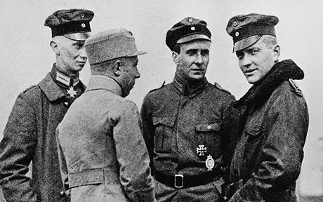 Richthofen sinh ra và lớn lên trong một gia đình quý tộc người Phổ. Phi công Richthofen phục vụ trong Không quân Đức hồi Chiến tranh thế giới 1.