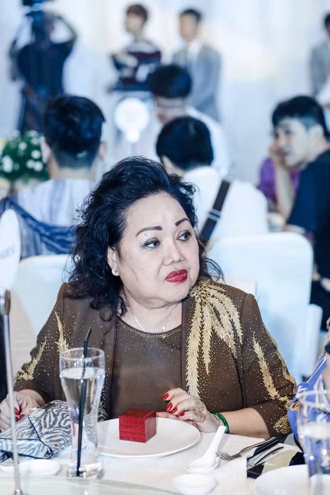 Quyen luc khung khiep cua Dam Vinh Hung tuoi 47-Hinh-7