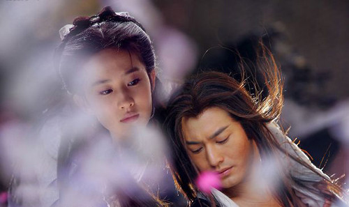 Cụ thể, sau khi bị mất một cánh tay, Dương Quá đã có sự chuyển biến lớn về tính cách. Từ chỗ là một chàng trai bồng bột, Dương Quá dần trở thành người chín chắn, nghĩa hiệp.