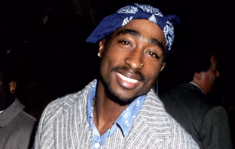 Vào thứ Sáu ngày 13/9/1996, nam rapper Shakur qua đời sau 6 ngày bị bắn từ một ôtô chạy qua tại Las Vegas, Mỹ. Mặc dù được đưa đi cấp cứu kịp thời nhưng rapper 25 tuổi này không qua khỏi.