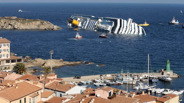 Một vụ tai nạn thảm khốc gây rúng động dư luận khác xảy ra vào hôm thứ Sáu là việc tàu du lịch Costa Concordia đâm vào tảng đá ngoài khơi đảo Isola del Giglio, Italy ngày 13/1/2012.