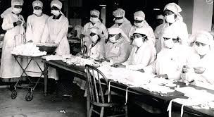 Nhiều thành phố lớn ở Mỹ có số lượng người mắc bệnh cao. Trước diễn biến nghiêm trọng của dịch bệnh, chính quyền Mỹ đã đóng cửa một số địa điểm công cộng như trường học, nhà thờ, rạp hát, quán rượu... nhằm tránh gia tăng số người nhiễm bệnh.