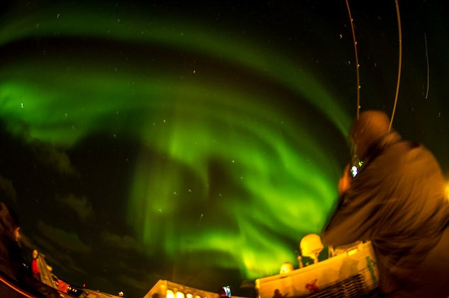 Để thực hiện dự án đầy tham vọng trên, nhóm nghiên cứu của Stewart đã sử dụng một bộ kính viễn vọng cùng một số công nghệ hiện đại.