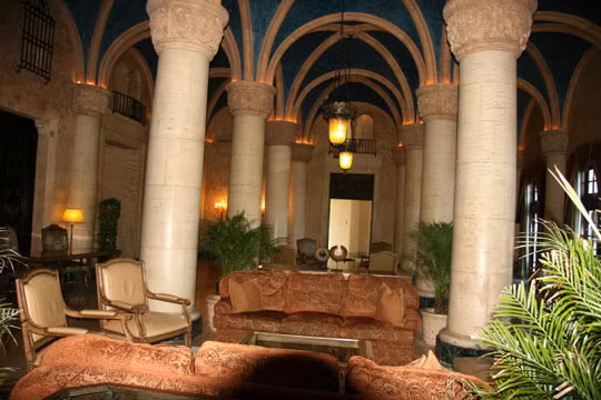 Tuy nhiên, vào ngày 4/3/1929, Walsh gây sự với người quản lý khách sạn là Eddie Wilson. Trong lúc tranh cãi, Wilson rút súng và bắn chết Walsh tại sòng bạc.