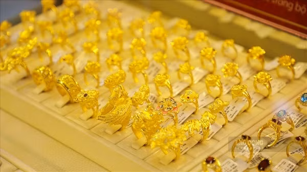 Gia vang hom nay 27/7: Tang khiem ton?