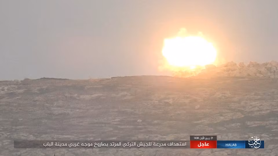 Khoảnh khắc xe bọc thép ACV-15 bị nướng chín. Nguồn ảnh: SyriaL