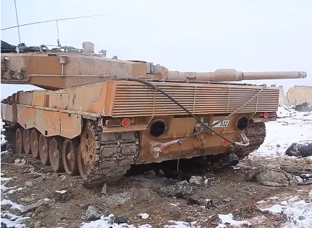 Một số nguồn tin cho biết, ít nhất 3 xe tăng Leopard 2A4 đã bị phiến quân IS tóm gọn. Nguồn ảnh: SyriaL