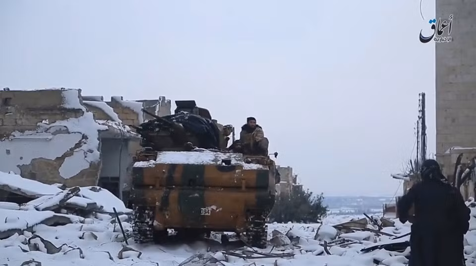 Ngoài ra, phiến quân IS còn thu giữ được một chiếc xe chiến đấu bộ binh ACV-15 còn hoạt động tốt của Quân đội Thổ Nhĩ Kỳ. Nguồn ảnh: SyriaL