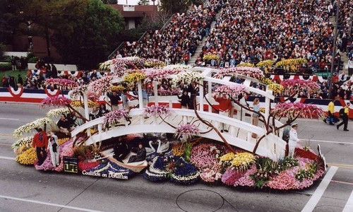 Lễ hội Rose Parade được tổ chức thường niên tại Pasadena, California, Mỹ.
