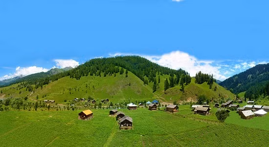 Ngôi làng Lush Green ở thung lũng Neelum, Kashmir, Pakistan, thực sự thu hút du khách.