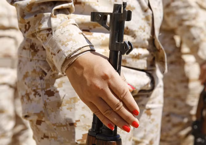 Ve dep moc mac cua nu chien binh nguoi Kurd chong IS-Hinh-4