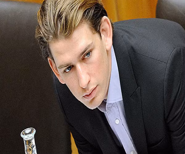 Năm 2009, ông được bầu là Chủ tịch tổ chức thanh niên thuộc đảng Nhân dân Áo (OVP).