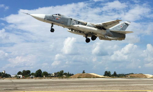 Máy bay Su-24 của Nga cất cánh từ căn cứ không quân Hmeimim, Syria. Ảnh RIA Novosti.