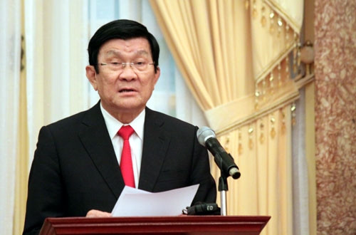 Chủ tịch nước Trương Tấn Sang phát biểu giao nhiệm vụ cho Đại tướng Ngô Xuân Lịch và Đại tướng Đỗ Bá Tỵ.