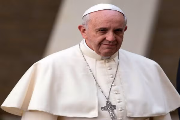 Thời sinh viên, Đức Giáo hoàng Francis từng làm vệ sĩ gác cửa tại một quán bar ở Buenos Aires, Argentina để kiếm tiền trang trải học phí.